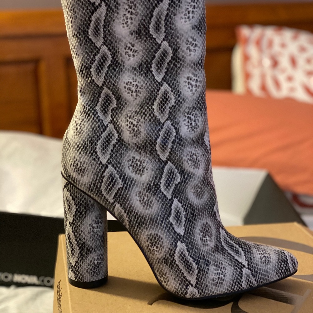 Snake skin Fashion nova booties